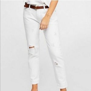 NWT-Levi’s 501 Tapered White Jeans Sz 26x28